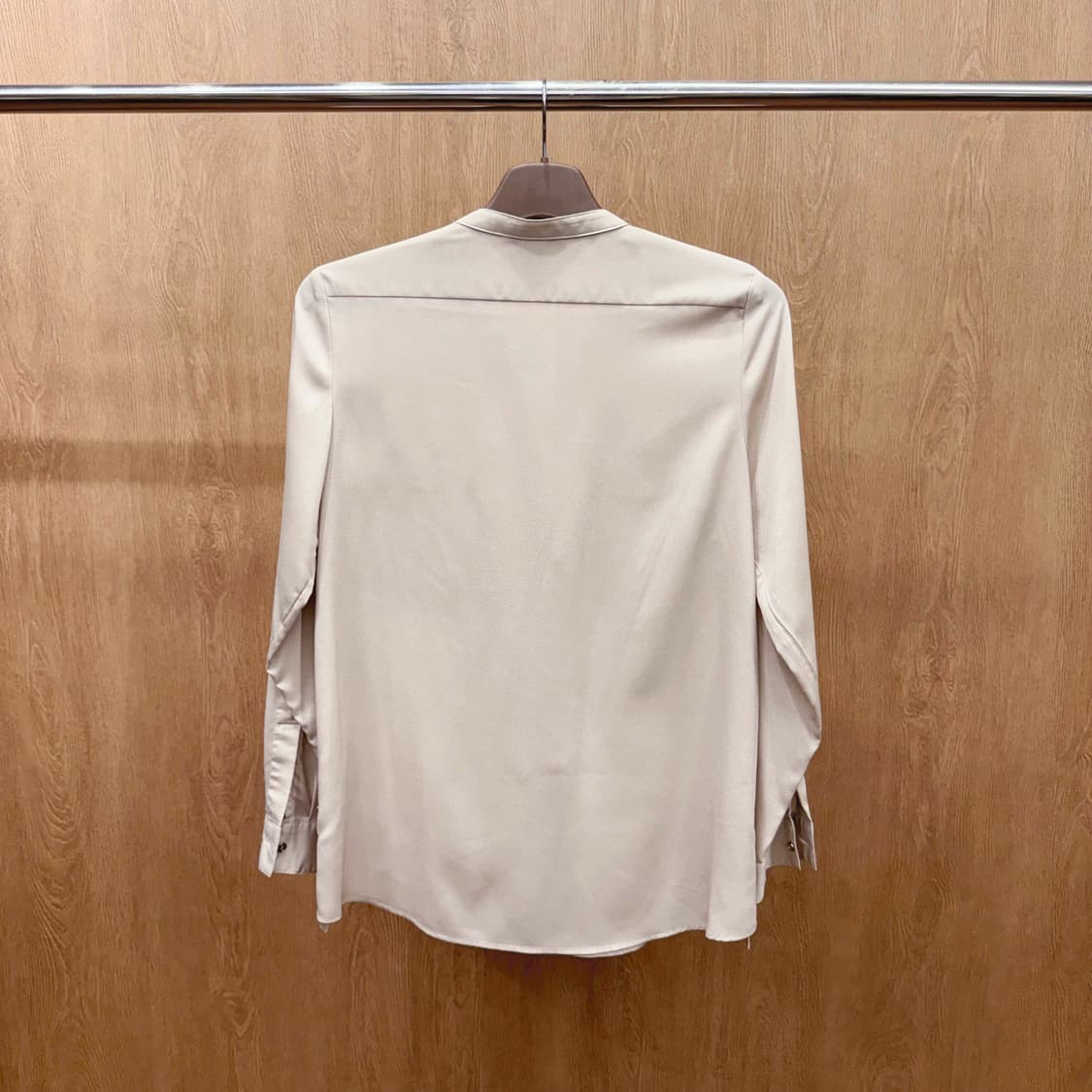 캘빈클라인 노카라 셔츠 블라우스 골드 지퍼 포켓 디테일 베이지 상품이미지3