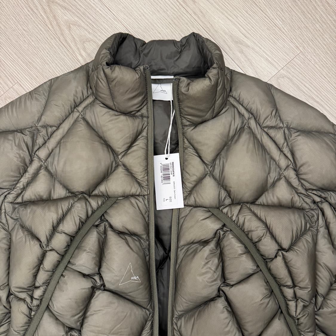 [L] 로아 하이킹 라이트 다운 자켓 다크 그린 새상품 상품이미지2