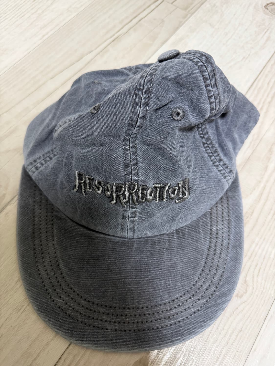 에센스룸 굿즈 롱빌캡 상품이미지1