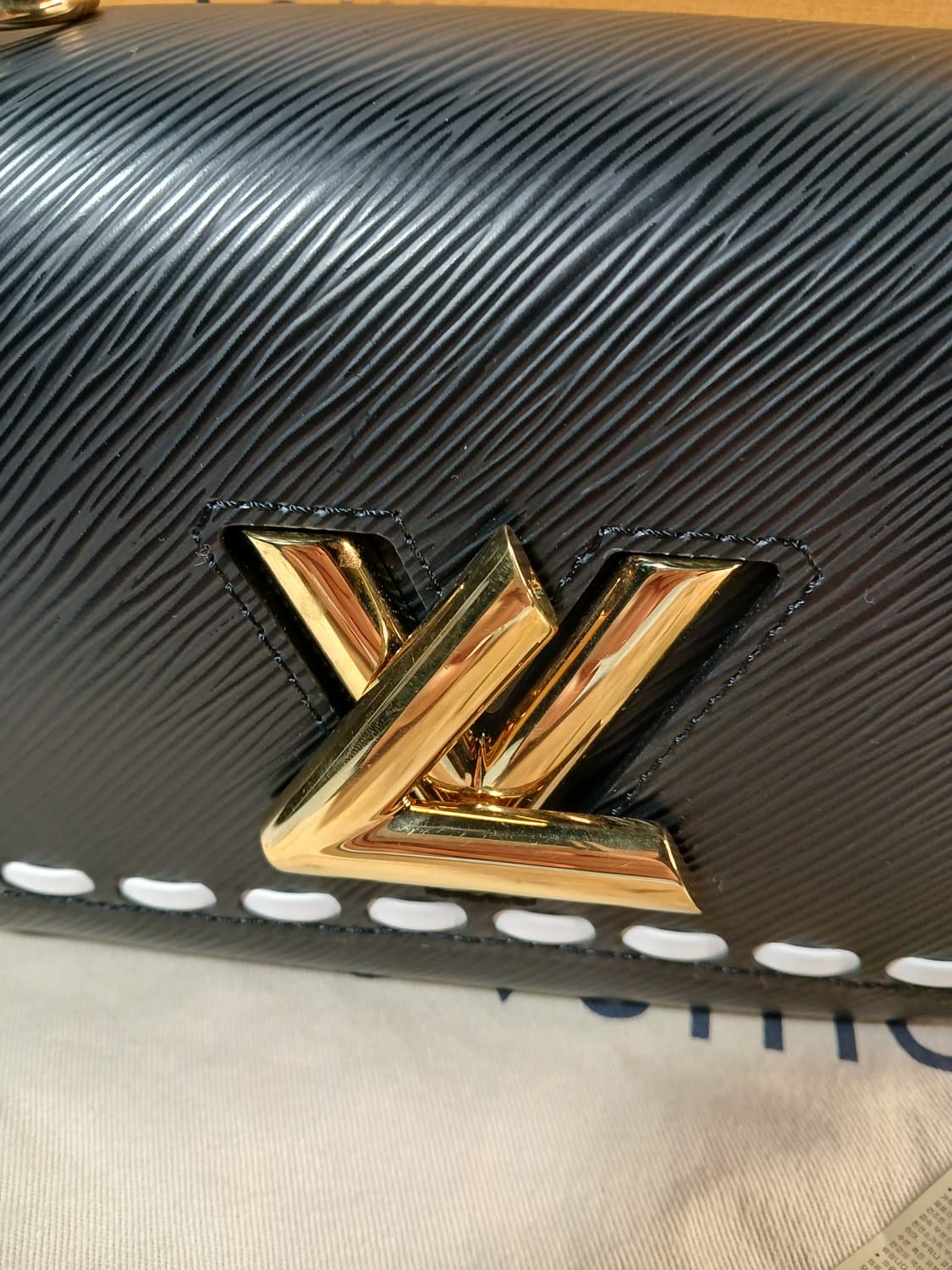 루이비통 트위스트PM 크로스백 M58723 상품이미지2