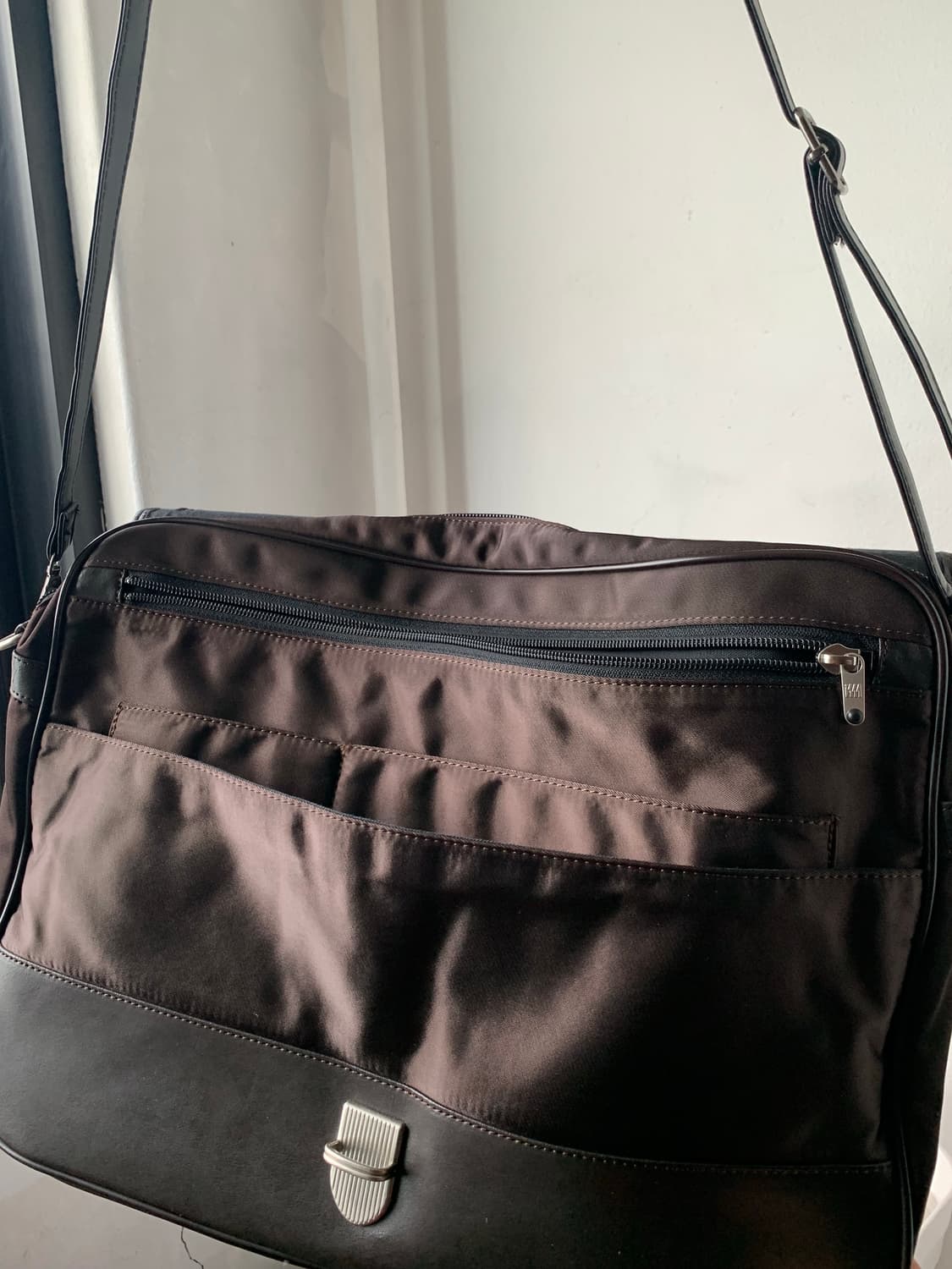 issey miyake 크로스백 다크브라운 상품이미지4