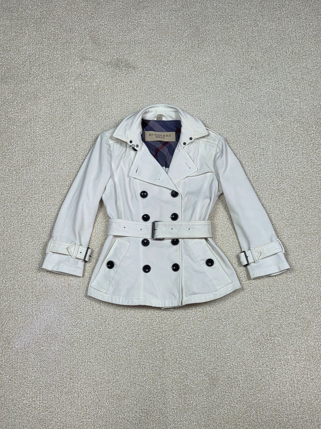 [버버리] 브릿 코튼 스판 페플럼 숏 트렌치 코트 | A00176 상품이미지1