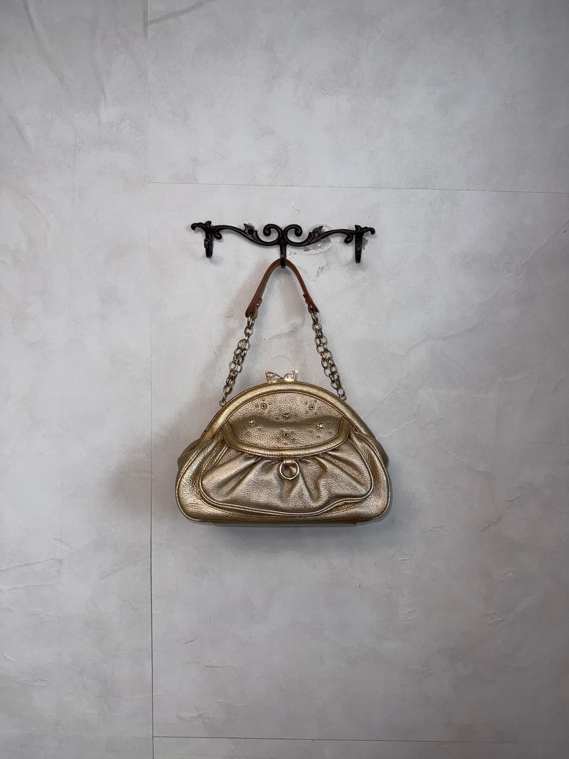 Vincis Bench gold cubic chain 숄더백 상품이미지1