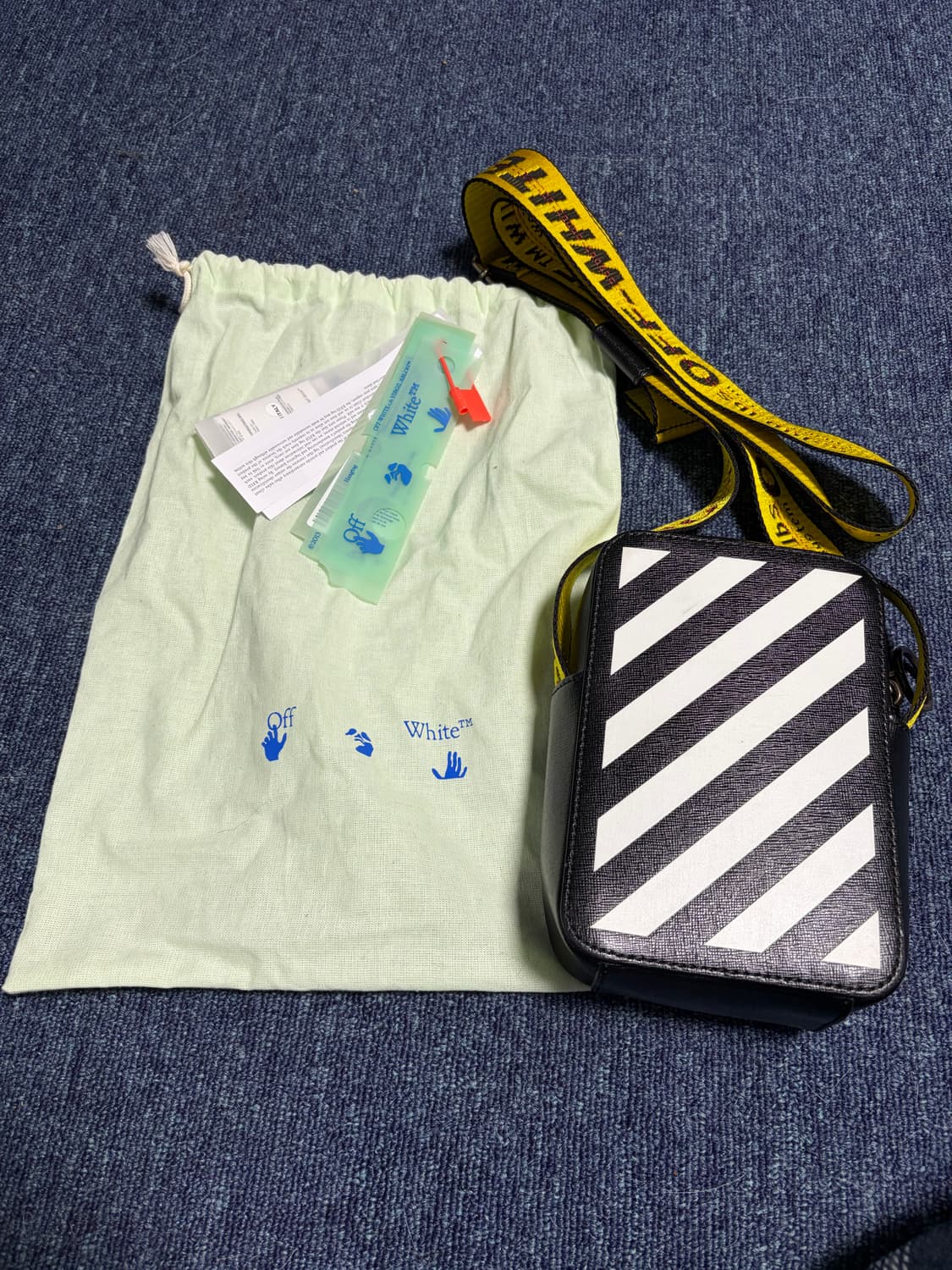 오프화이트 미니백 상품이미지1