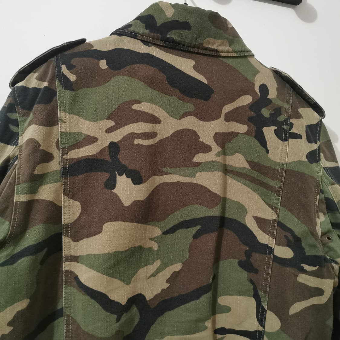 [라이즈 원빈님 착용] 생로랑 19AW 시어링 카모 봄버 자켓 상품이미지3