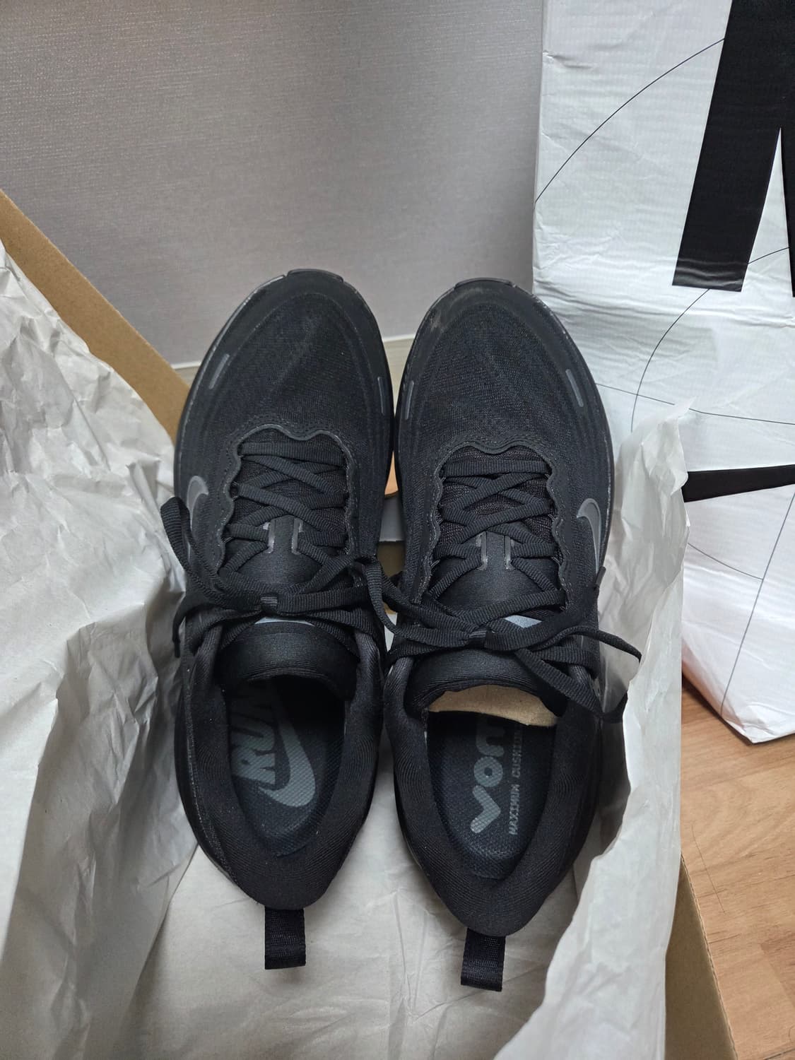 나이키 줌 보메로 플러스 275 상품이미지9