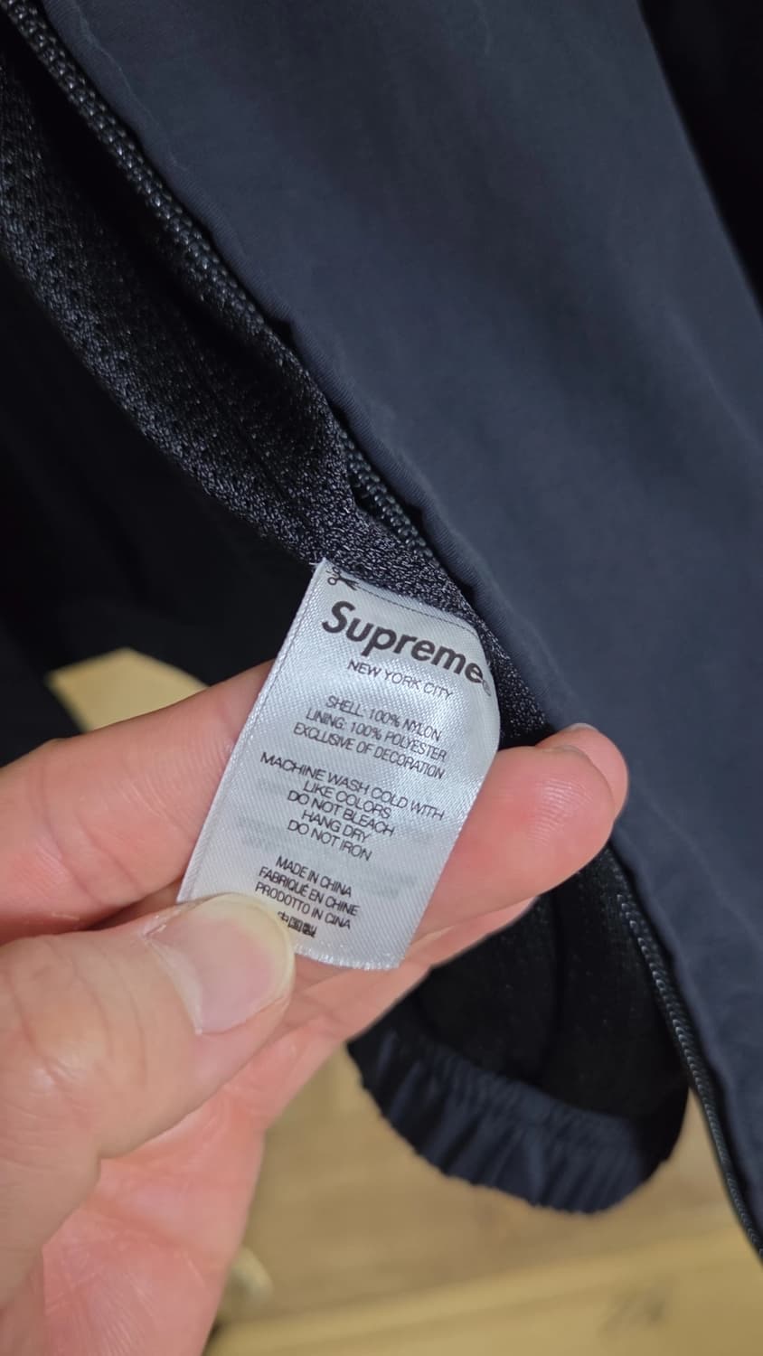 엄브로x 슈프림 트랙자켓 us m Asia L 사이즈 팝니다 상품이미지4