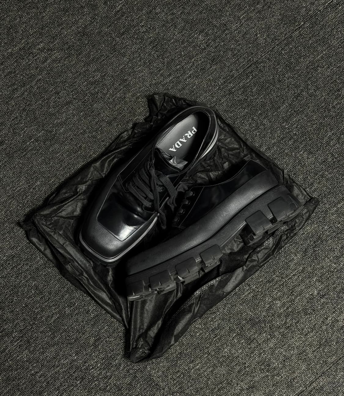 프라다 브러쉬드 레더 더비 슈즈 280사이즈(uk9) 상품이미지1