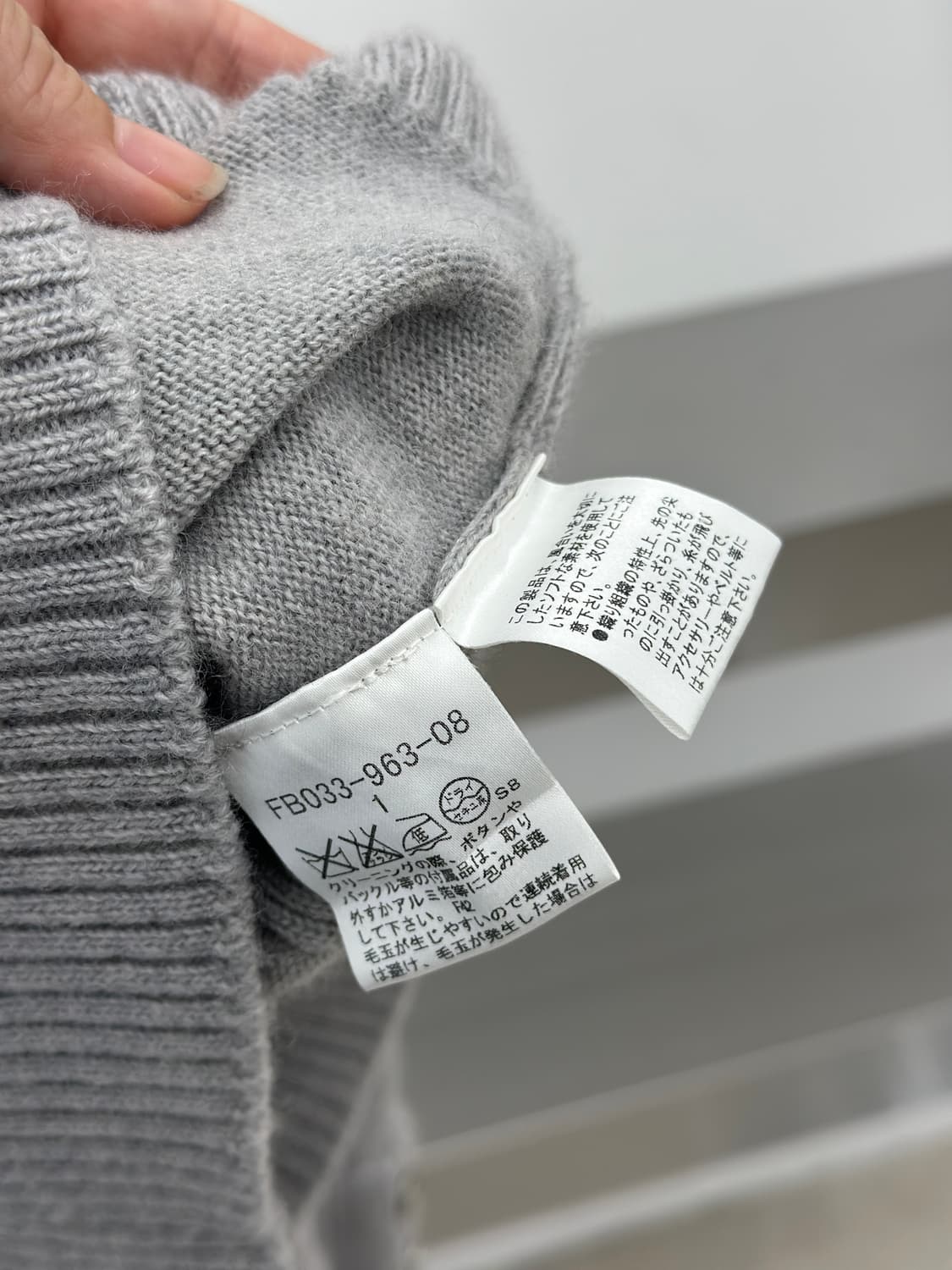 버버리 기마로고 그레이 버튼 카라 울 니트 상품이미지10