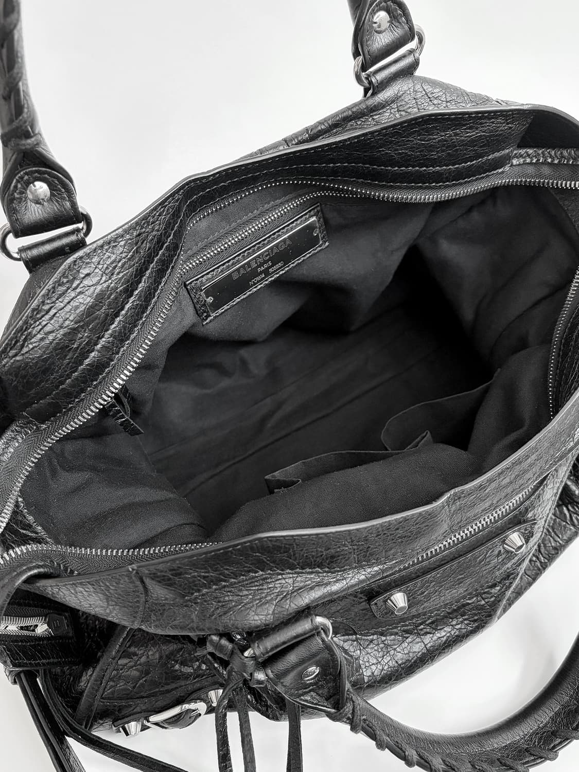 발렌시아가 클래식 시티백 미듐 판매합니다. 상품이미지6