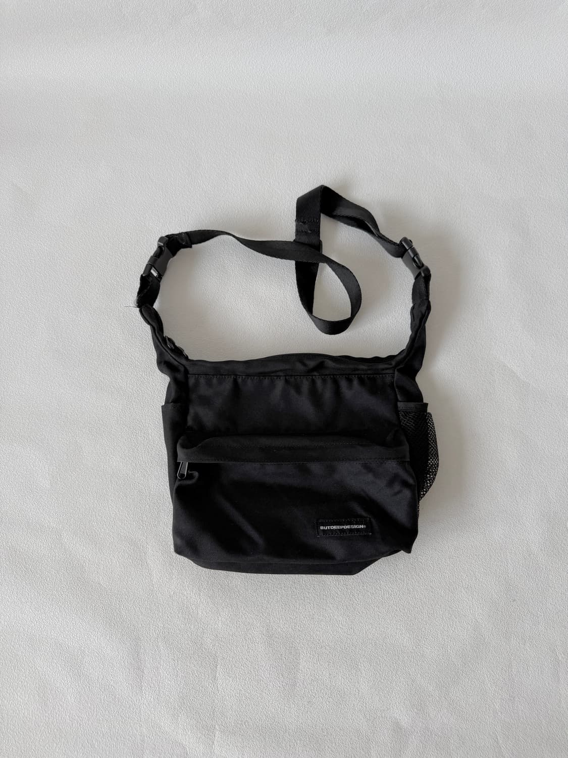 BUTDEEPDESIGN 나일론 크로스백 상품이미지1