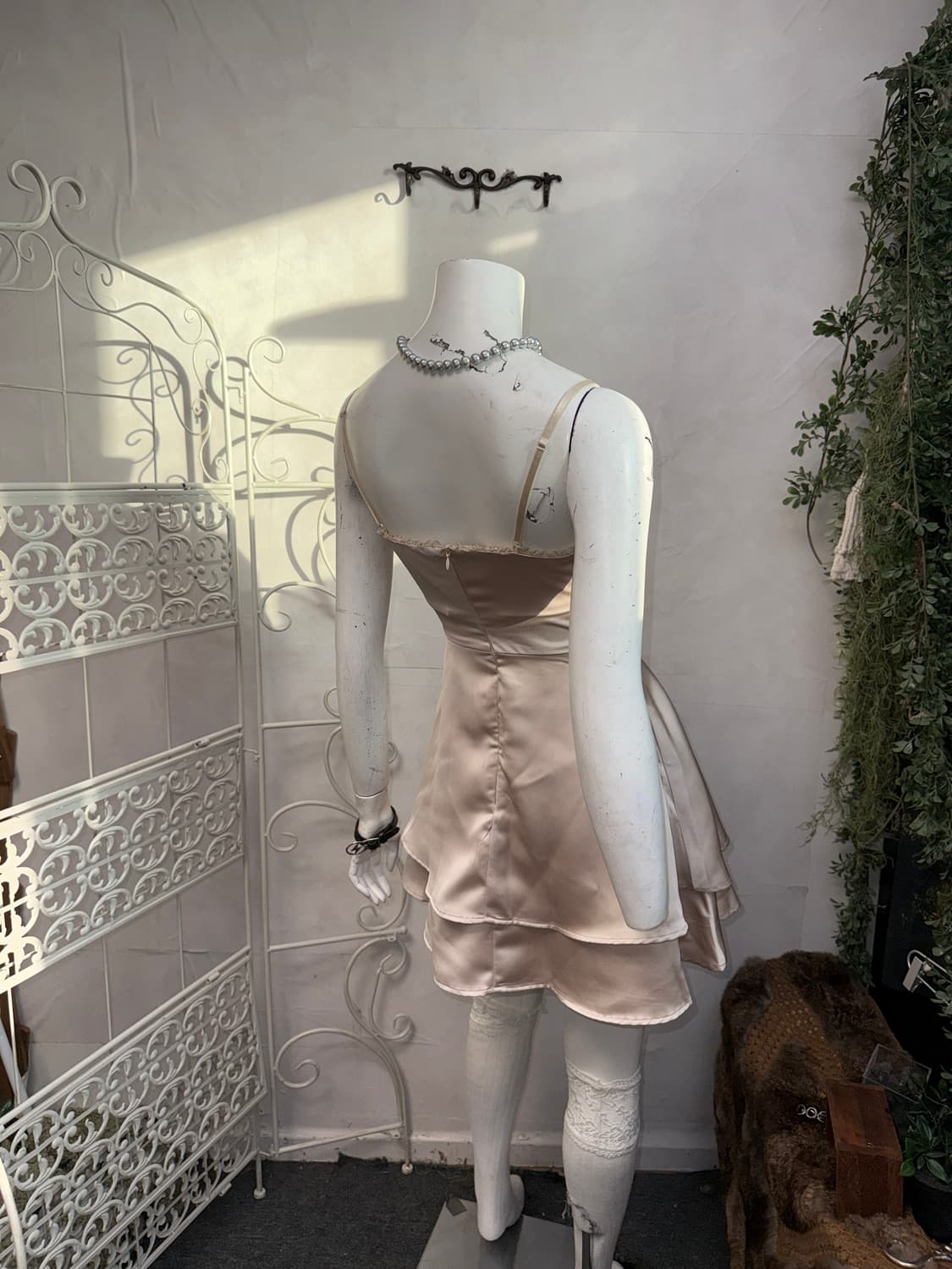 YOUHEE LETTERING SATIN FLARE MINI DRESS  상품이미지2