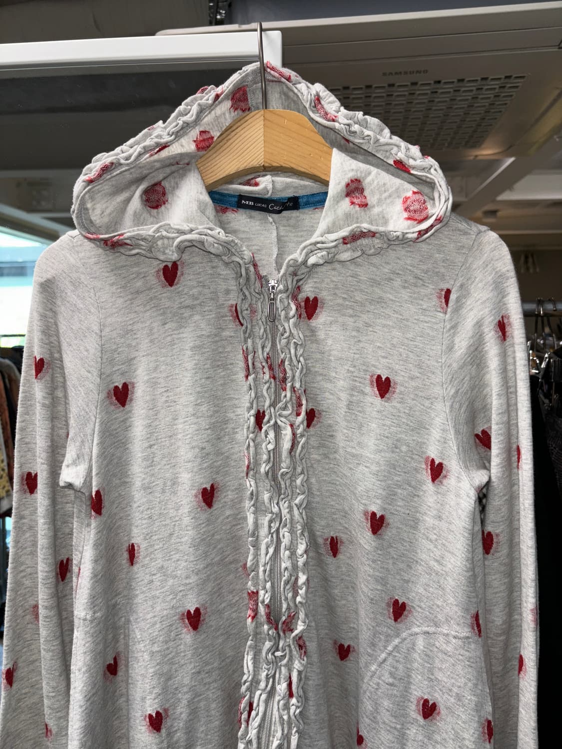 Mb lucas 하트 프릴 후드집업 상품이미지3