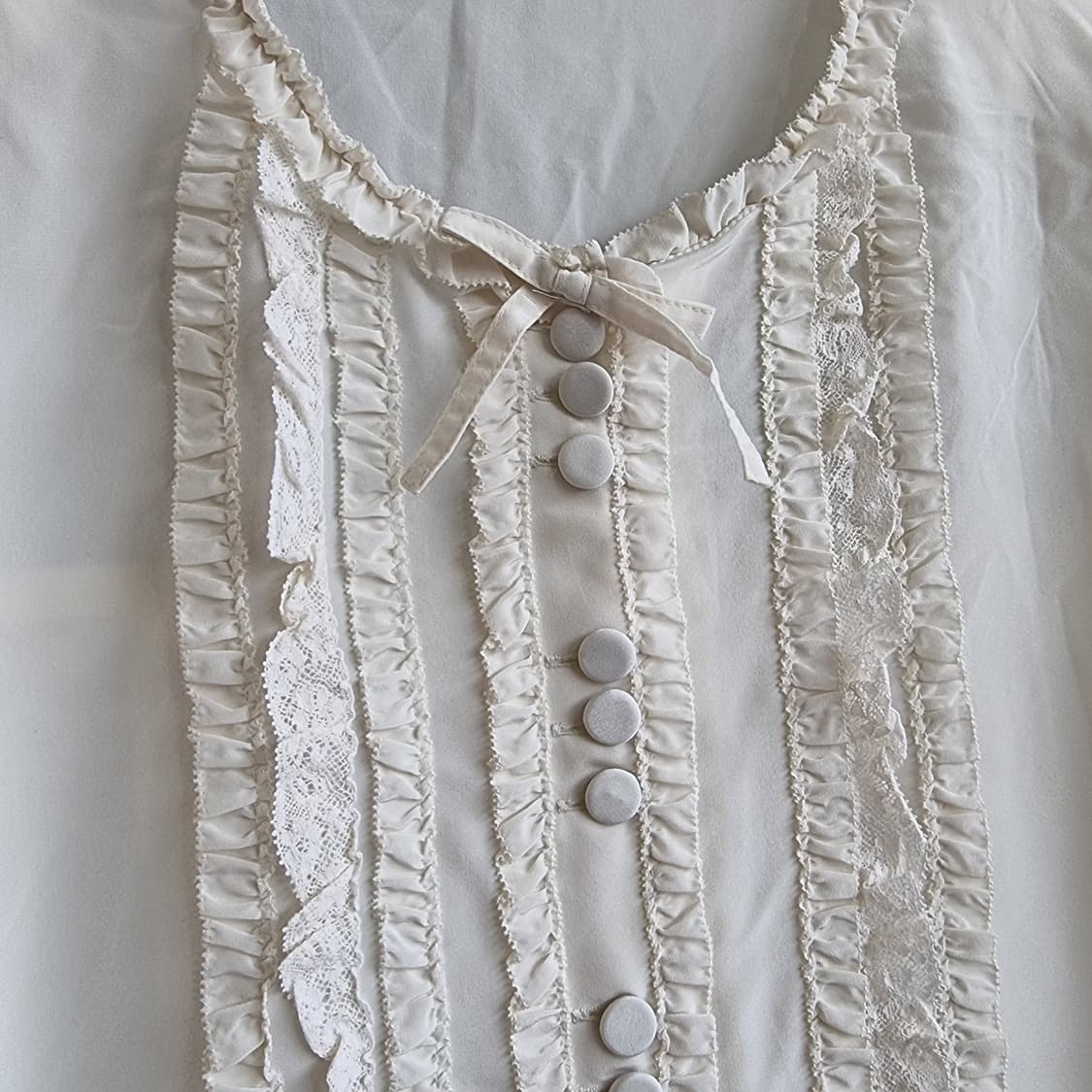 (INGEBORG) 아이보리 레이스 프릴 블라우스 상품이미지3