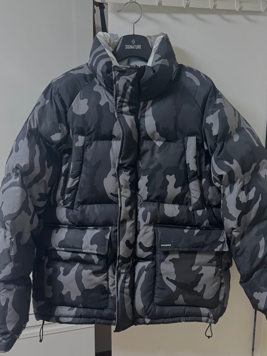 위캔더스 CAMO REVERSIBLE PADDED JK BLACK 패딩 상품이미지3