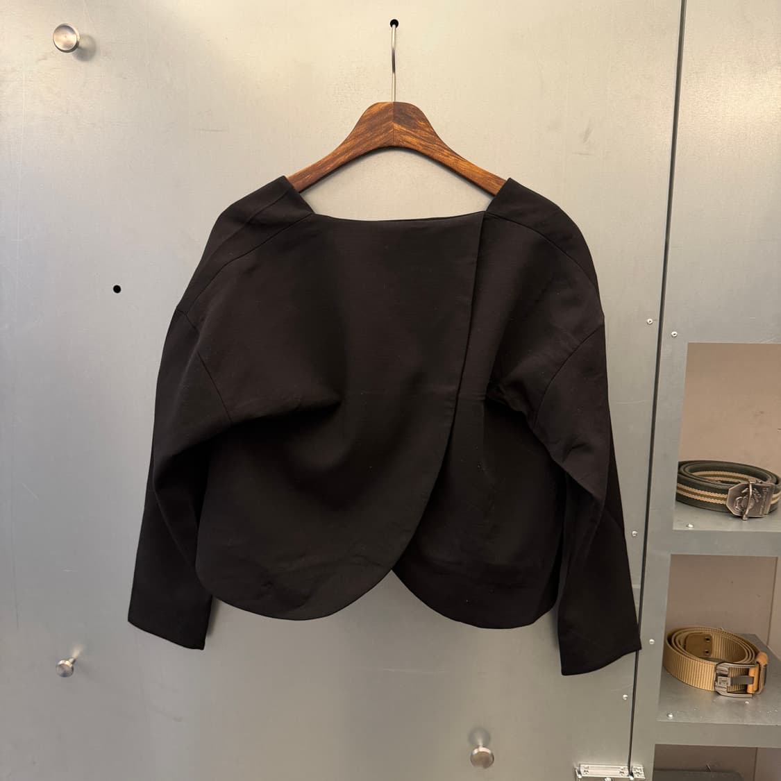 발렌시아가 13fw 크롭 랩 자켓 상품이미지4