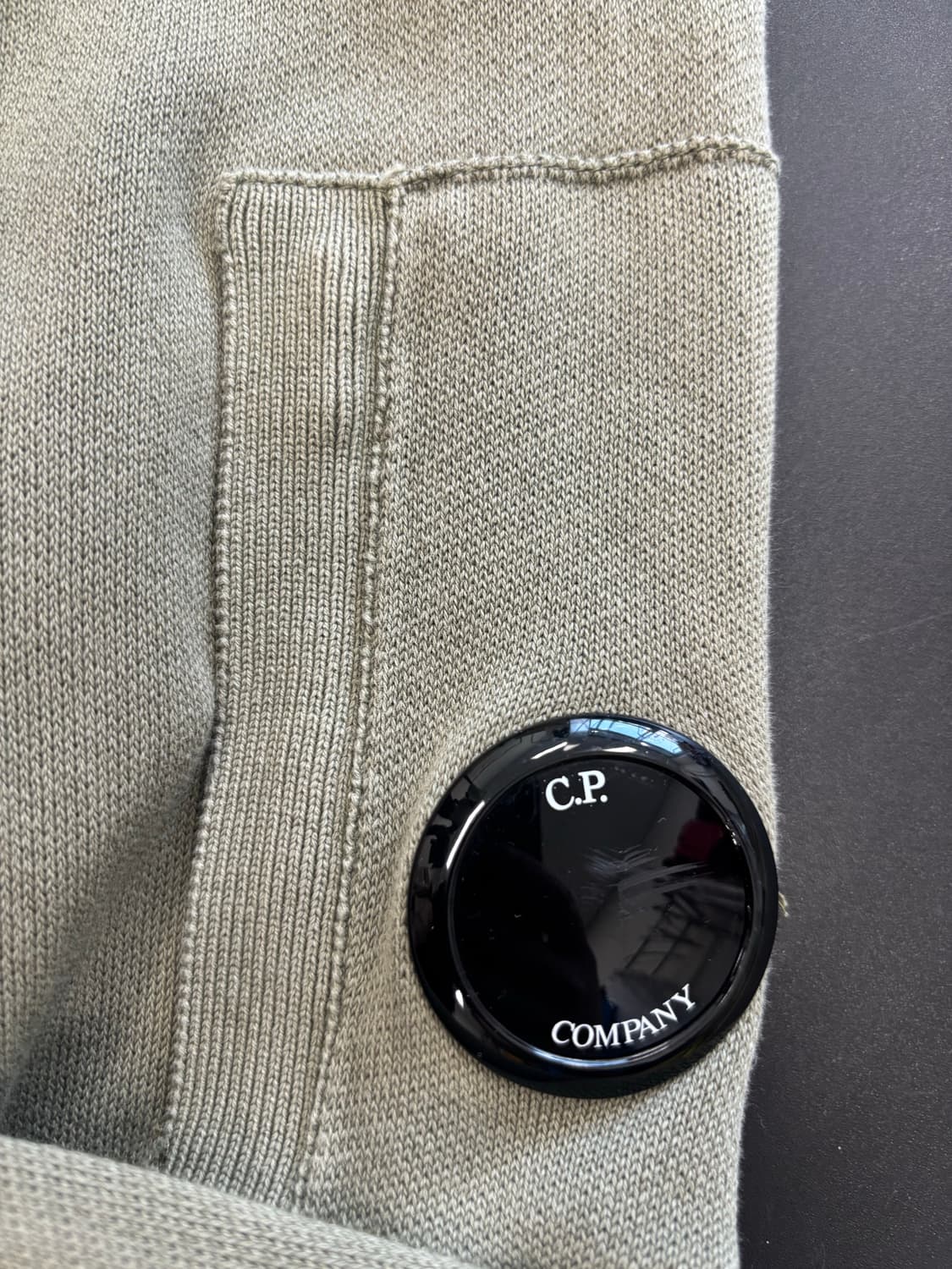  C.P. 컴퍼니의 렌즈 코튼 포켓 니트 정품 상품이미지2