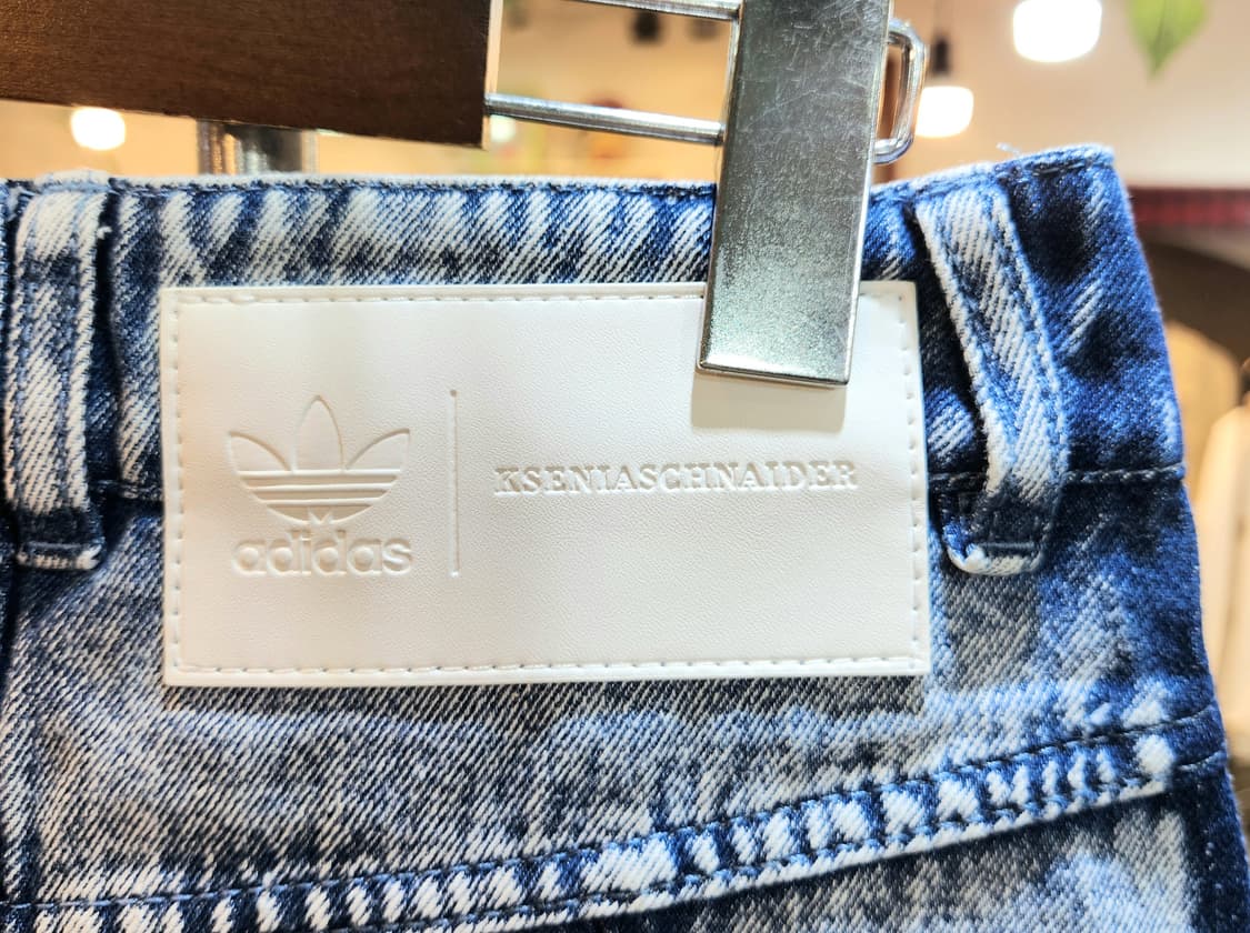 새제품)아디다스+크세니아 콜라보 연청 삼선 데님스커트 상품이미지5