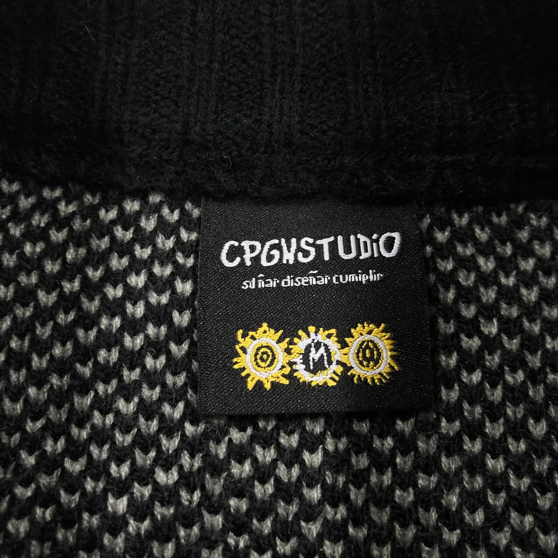 꼼파뇨 스튜디오 투웨이 블랙 니트 집업 상품이미지3