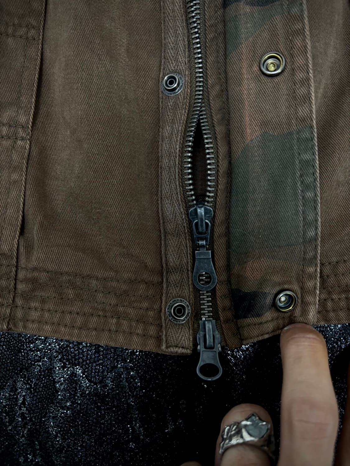 “IN THE ATTIC” Grunge Camo Pattern Brown 상품이미지8