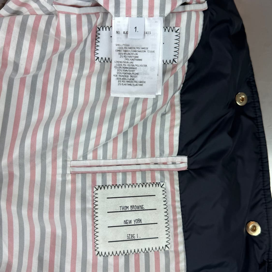 [리오브] 톰브라운 사선 완장 매트 피니쉬 금장 후드 패딩 상품이미지5