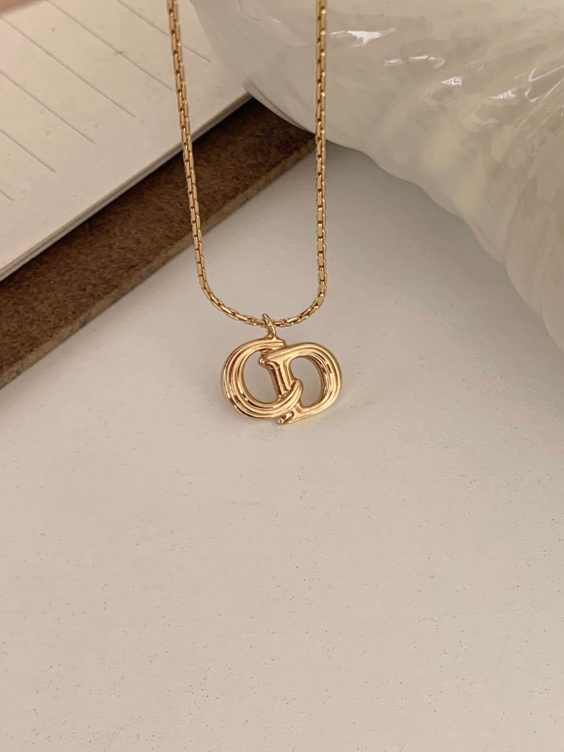 [ 디올 ] 디올 골드 로고 팔찌 상품이미지8