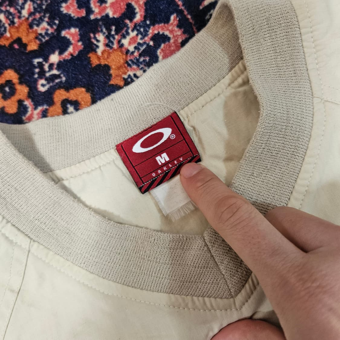 오클리(OAKLEY) 90's 브이넥 나일론 웜업 상품이미지5