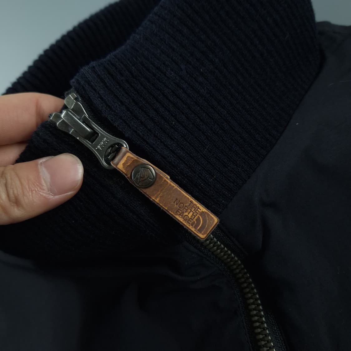 노스페이스 블랙 화이트라벨 로고 하이넥 패디드 항공점퍼 봄버자켓 M 상품이미지7