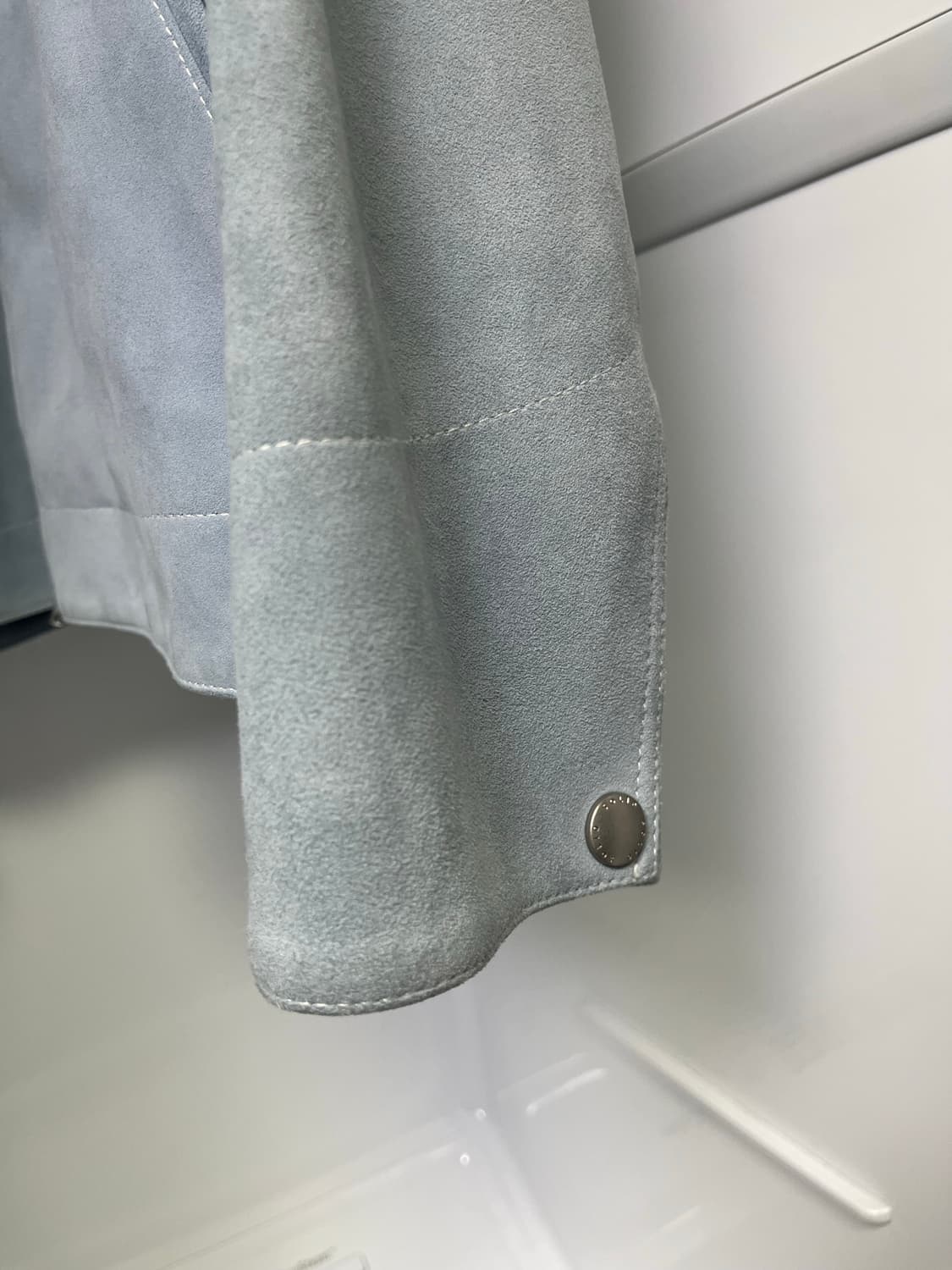 솔리드옴므 25ss 블루 에센셜 레더 스웨이드 자켓 48사이즈 상품이미지4