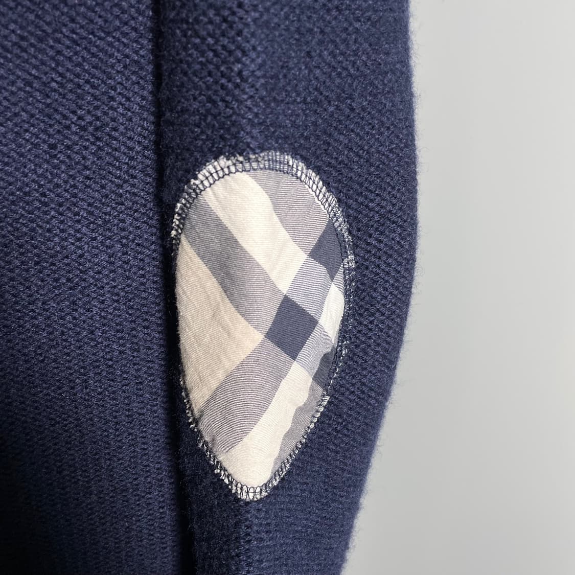 버버리 케이블 체크 암패치 V넥 니트 상품이미지4