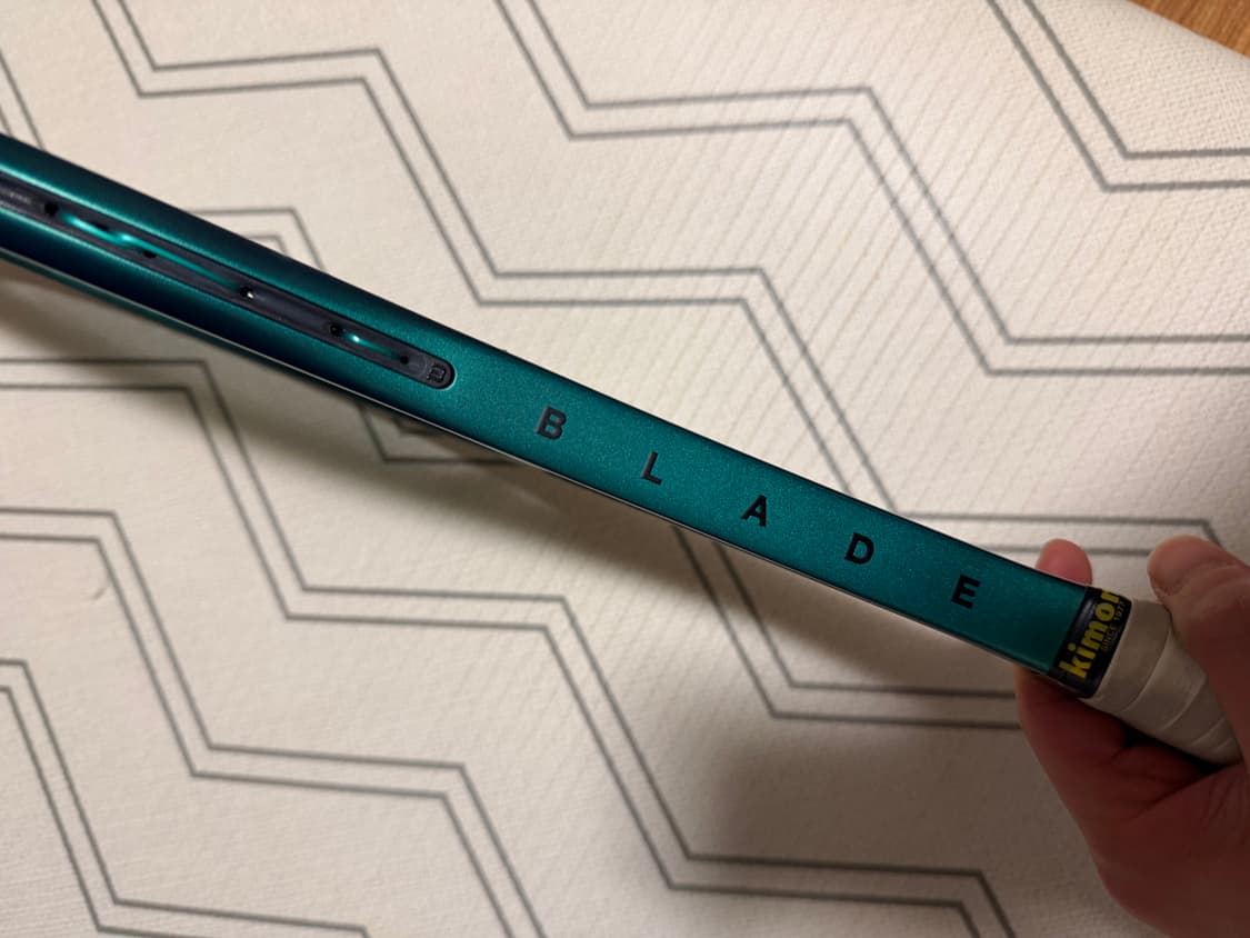 윌슨 블레이드 v9 테니스 라켓 상품이미지2