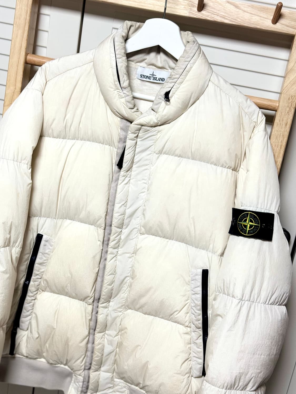 스톤아일랜드 크링클랩스 아이보리x화이트 숏패딩 자켓 상품이미지3