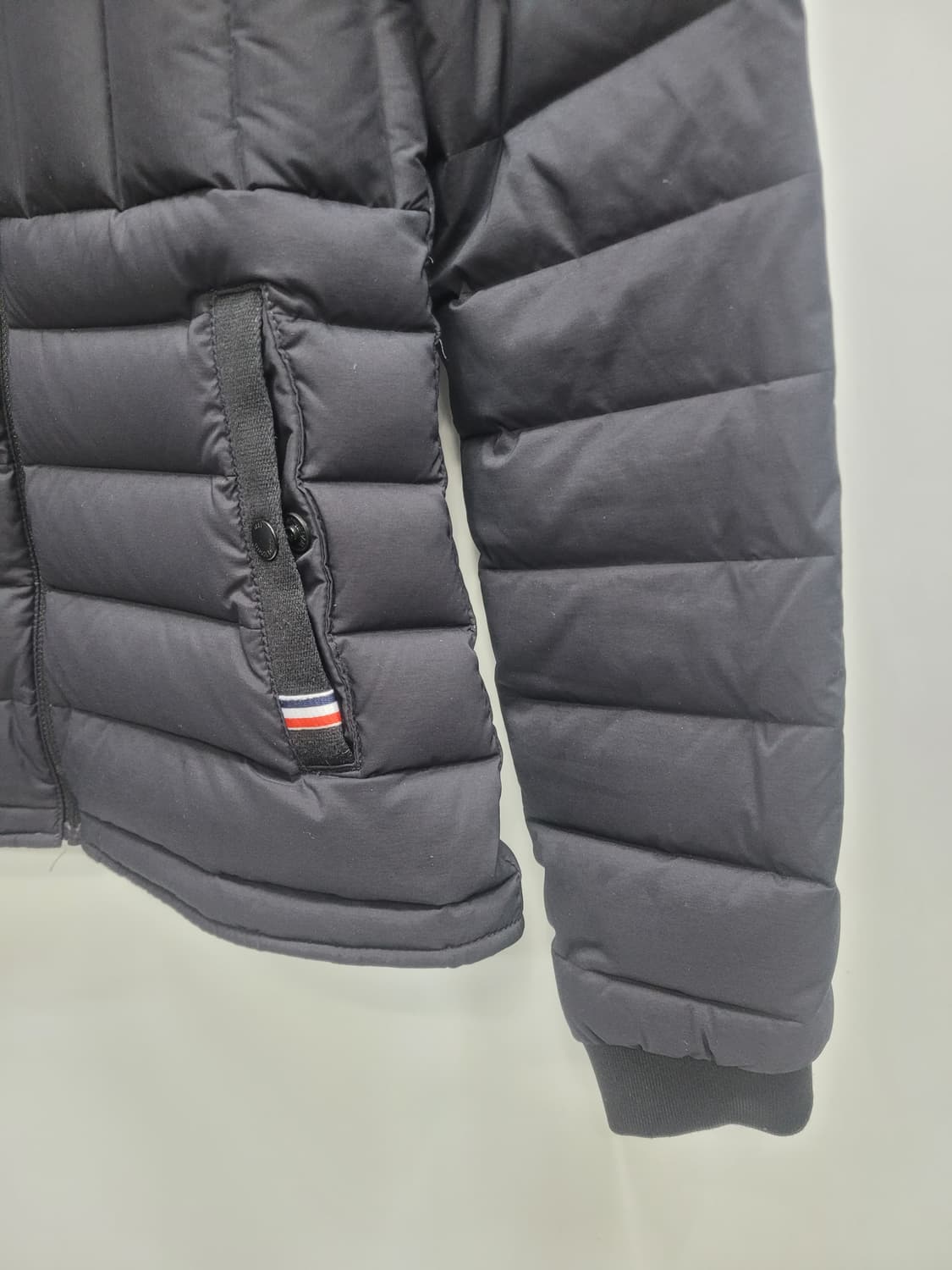 르꼬끄 튜브 구스 다운 경량 숏 패딩 / 여 85 (S) 블랙
 상품이미지5