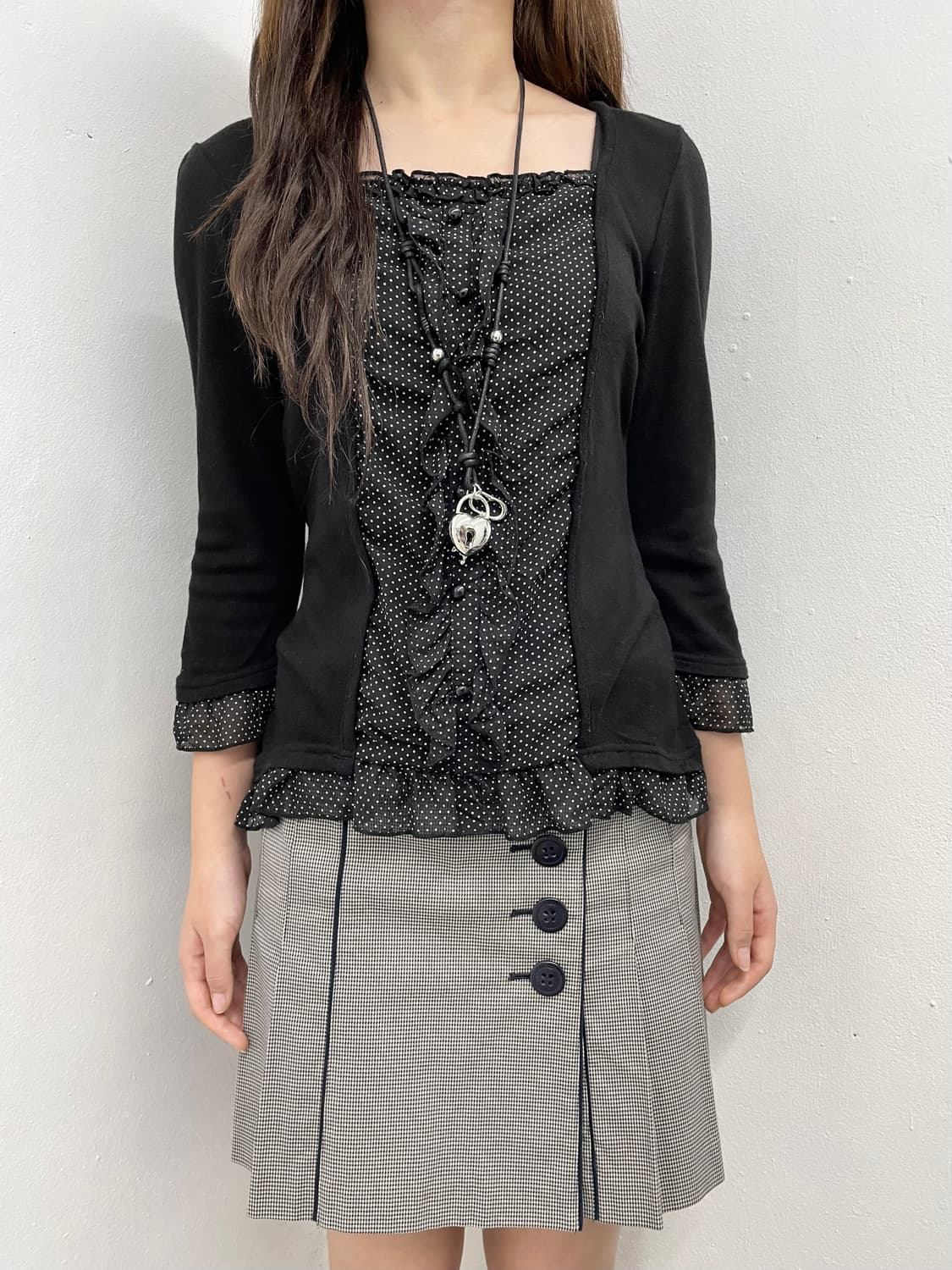 블랙 버튼 도트 프릴 탑 상품이미지3