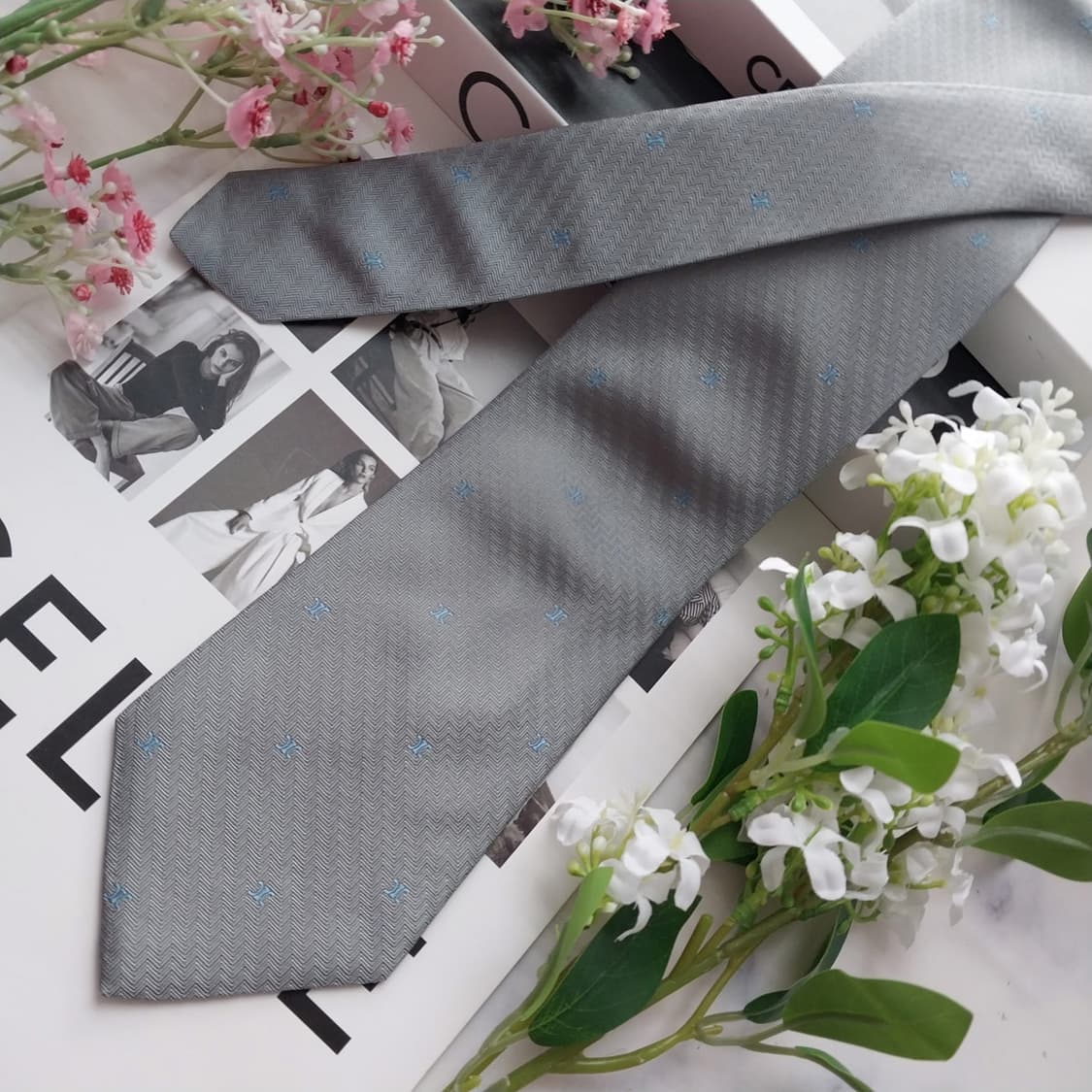 셀린느 트리오페 자수 패턴 넥타이 9.2cm A+등급 K2435
 상품이미지3