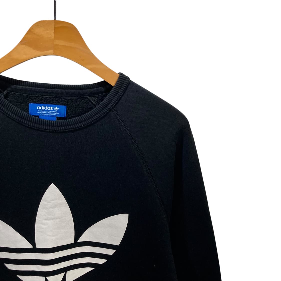 아디다스 빅로고 블랙 맨투맨 상품이미지3