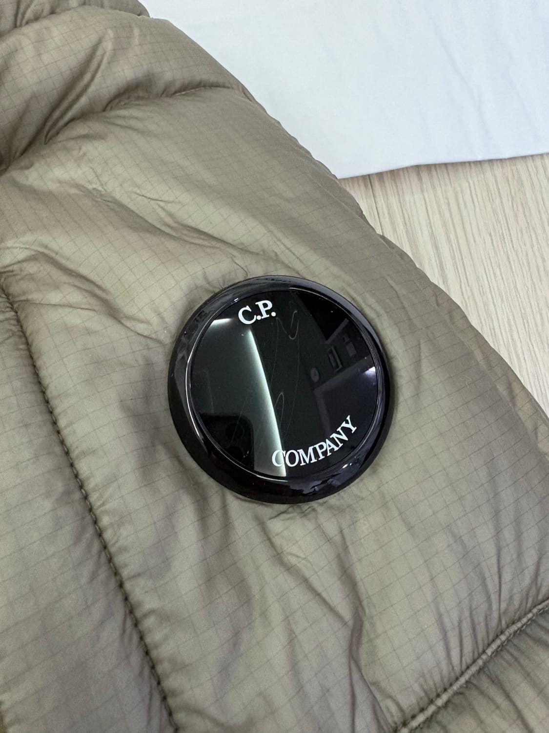 (2XL)C.P. 컴퍼니 DD 쉘 후드 쇼트 다운 자켓 빈티지 카키 베이 상품이미지3