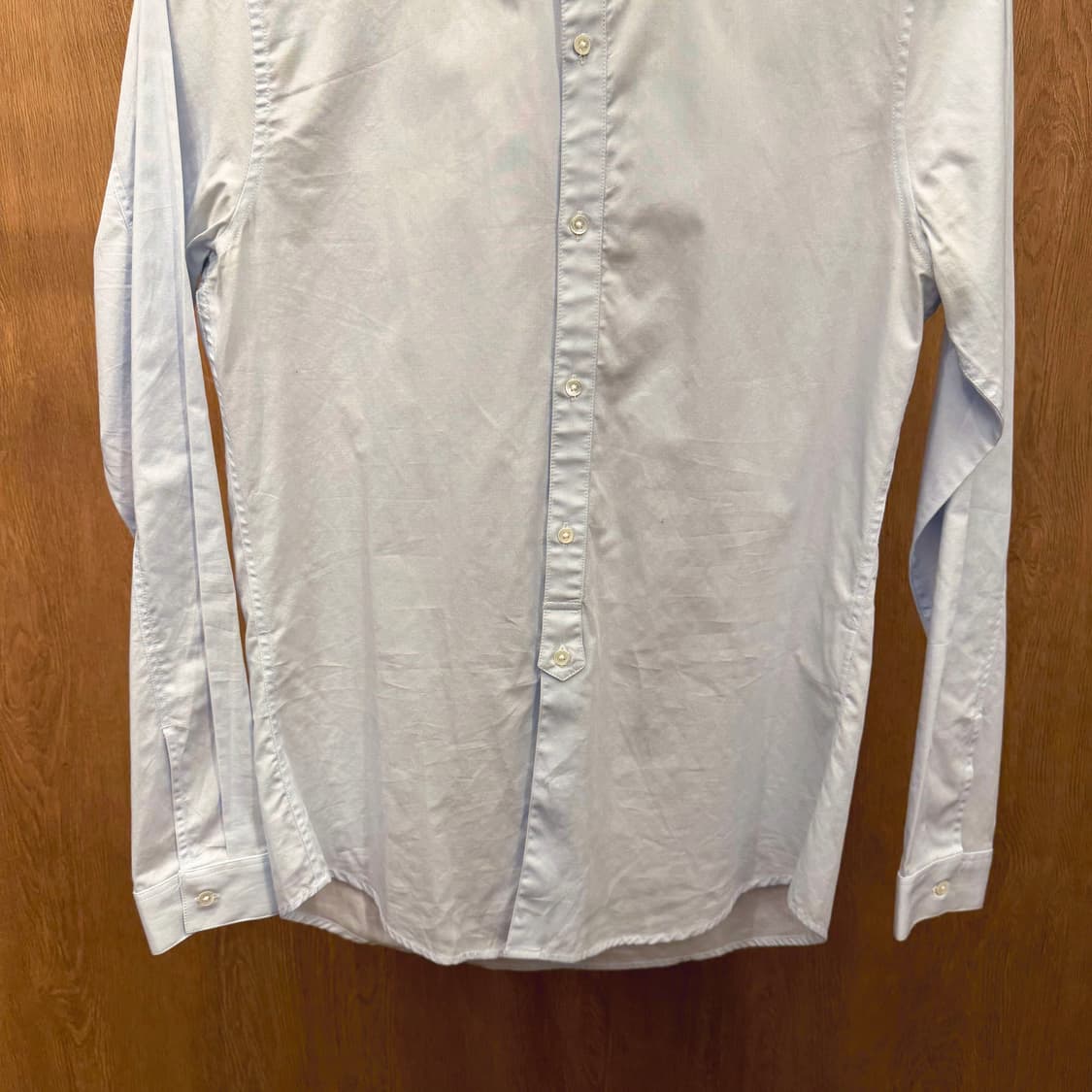 산드로 코튼 긴팔 셔츠 아이보리 라운드 배색 카라 디테일 라이트 블루 상품이미지5