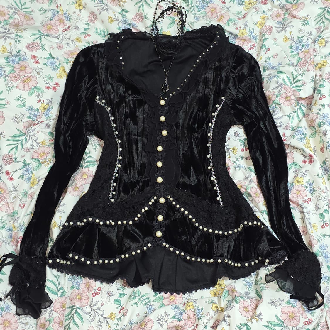 일본빈티지)블랙 고딕로리타 공겜여주벨벳 레이스프릴진주리본 로맨틱 블라우스 상품이미지3