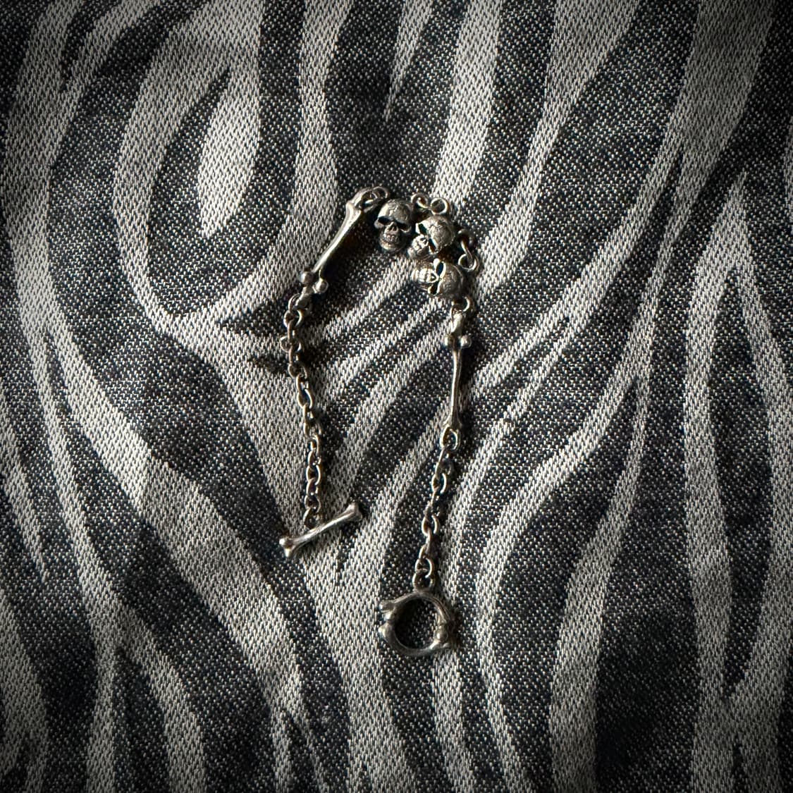 Skull bone bracelet 상품이미지1