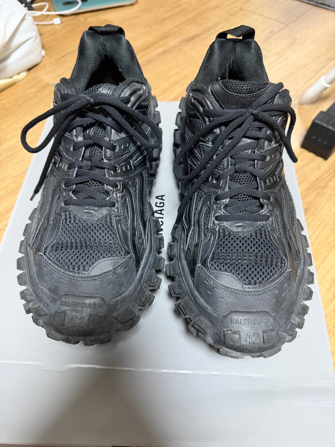 발렌시아가 디펜더 42 상품이미지1