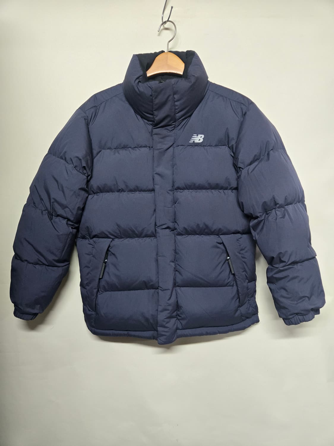 뉴발란스 리버시블  네이비 블랙  구스 숏 패딩 자켓 모자X 상품이미지2