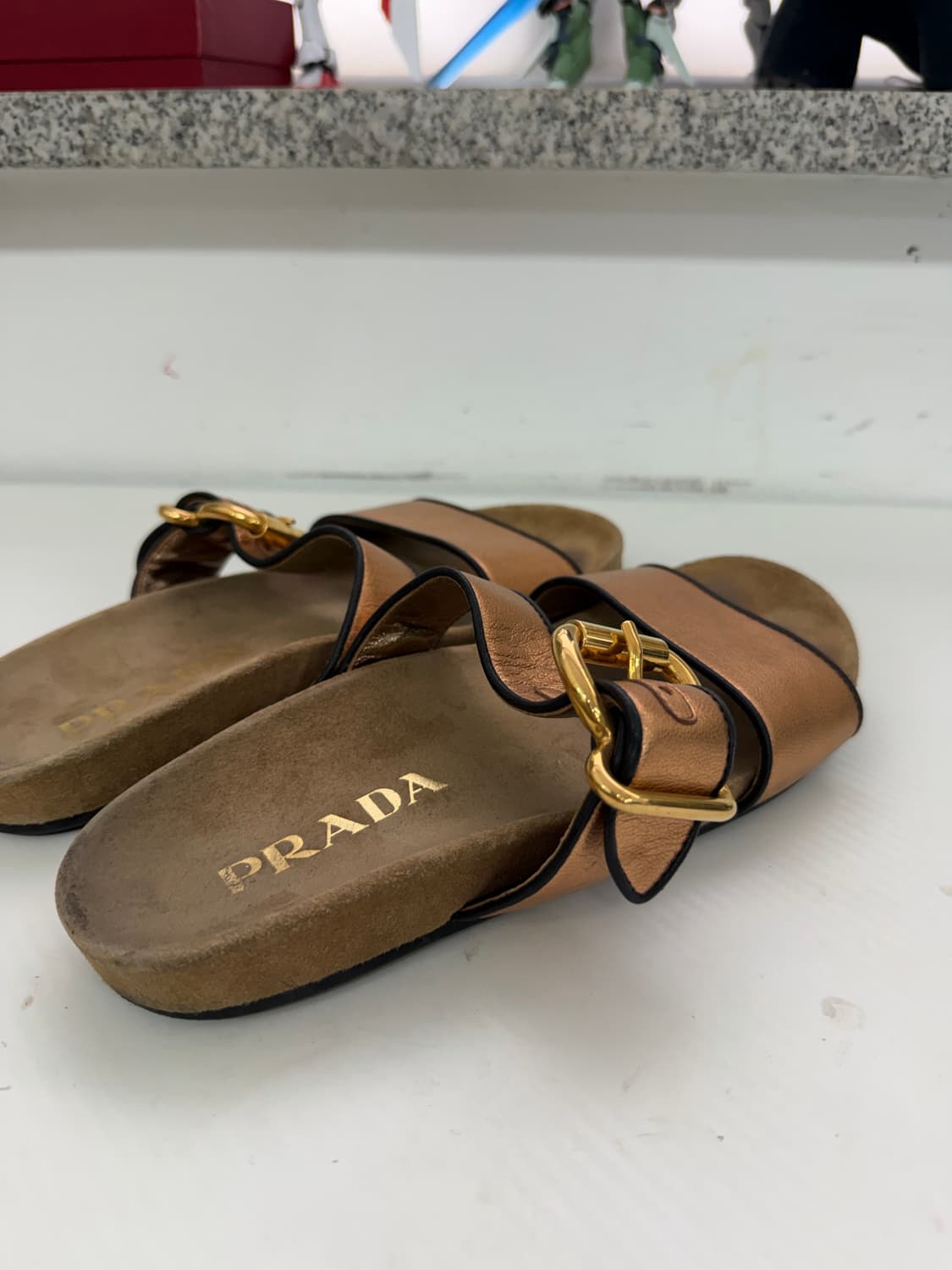 정품) 프라다 여성 브론즈 샌들 슬리퍼 38 상품이미지4