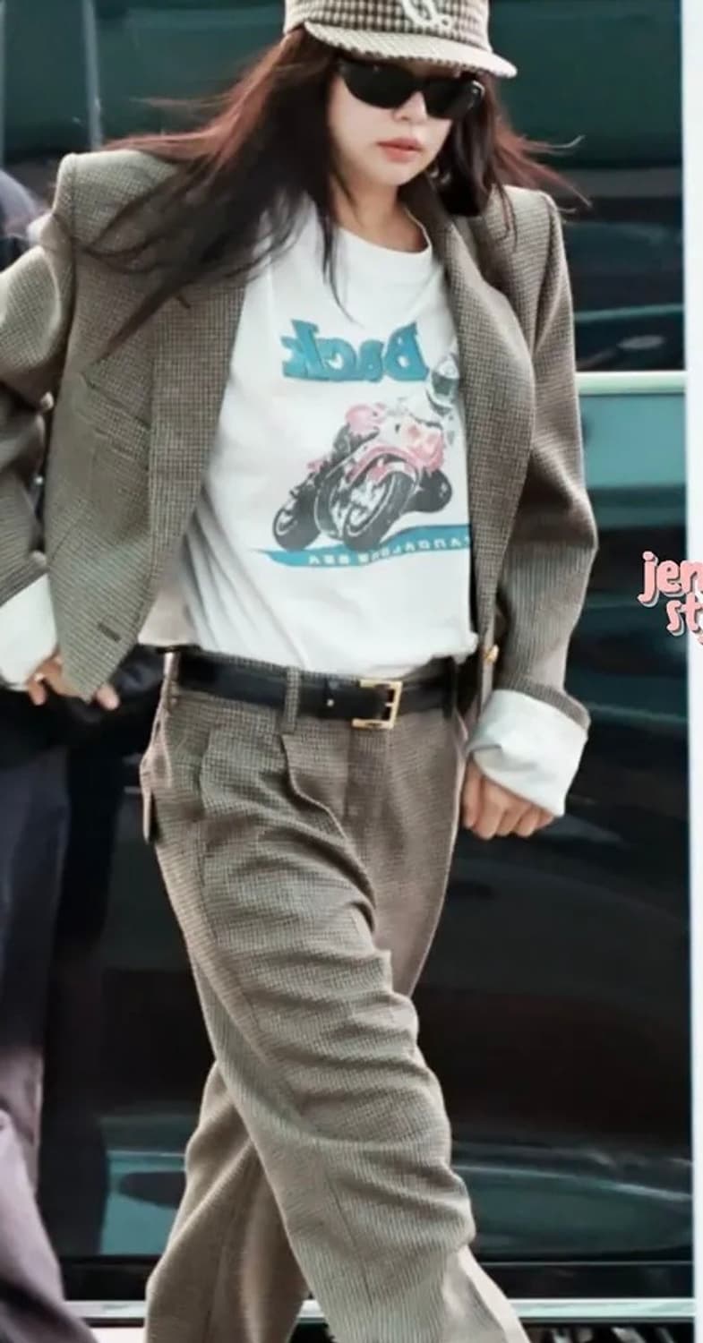 스탠드얼론 반팔티 제니착용 상품이미지1