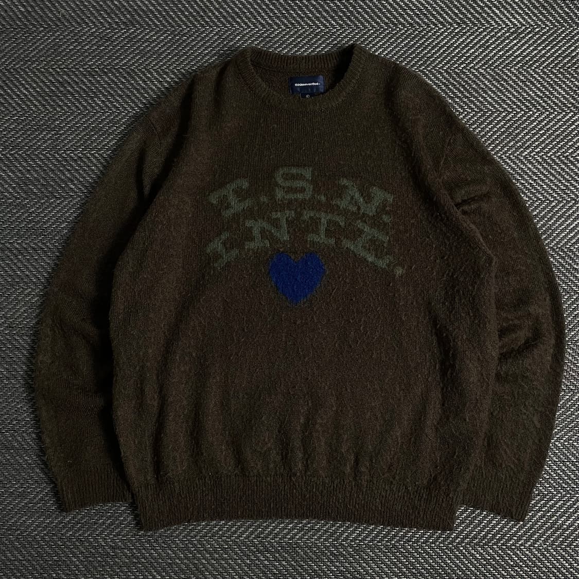 디스이즈네버댓 T.N.S 하트 로고 스웨터 브라운y 3715 상품이미지2