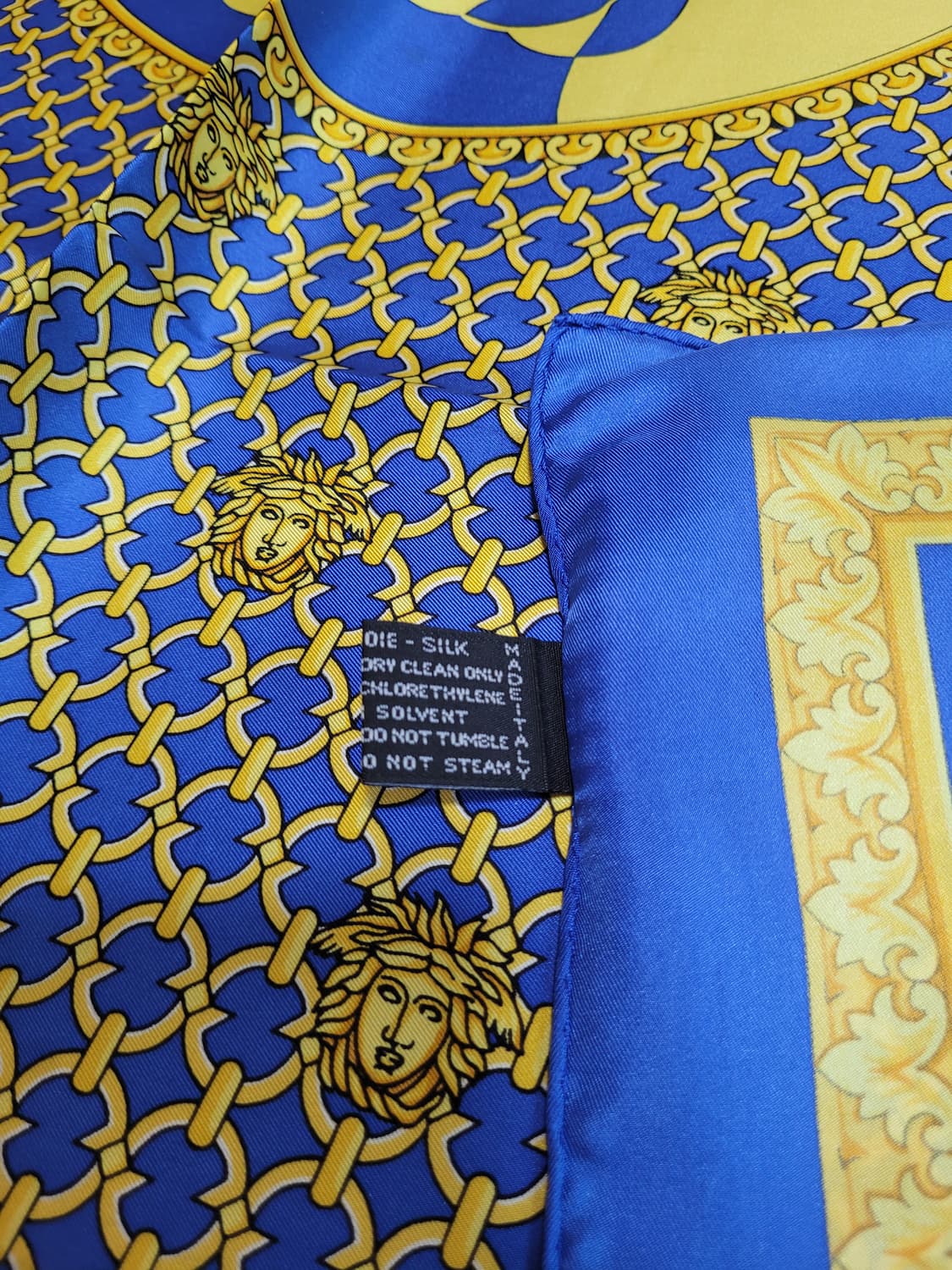 정품 베르사체 실크 스카프 상품이미지5