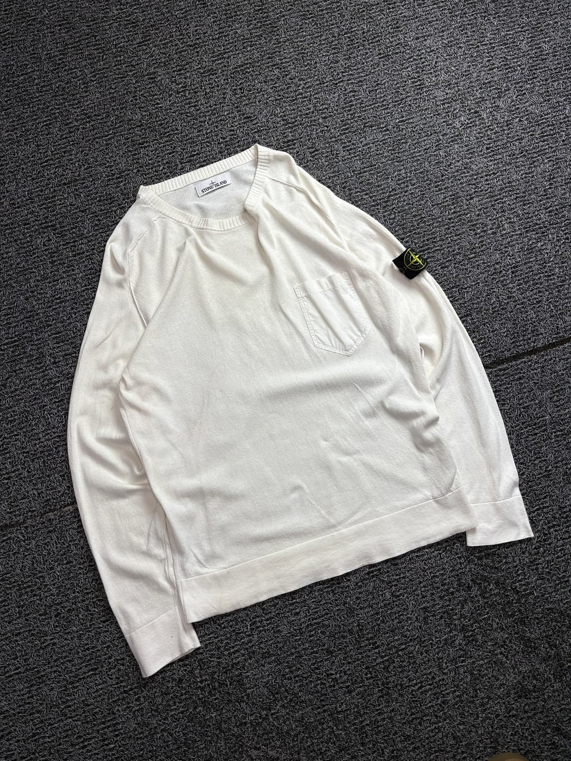 스톤아일랜드 사이드 와펜 미니멀 라운드넥 니트 2317 상품이미지1