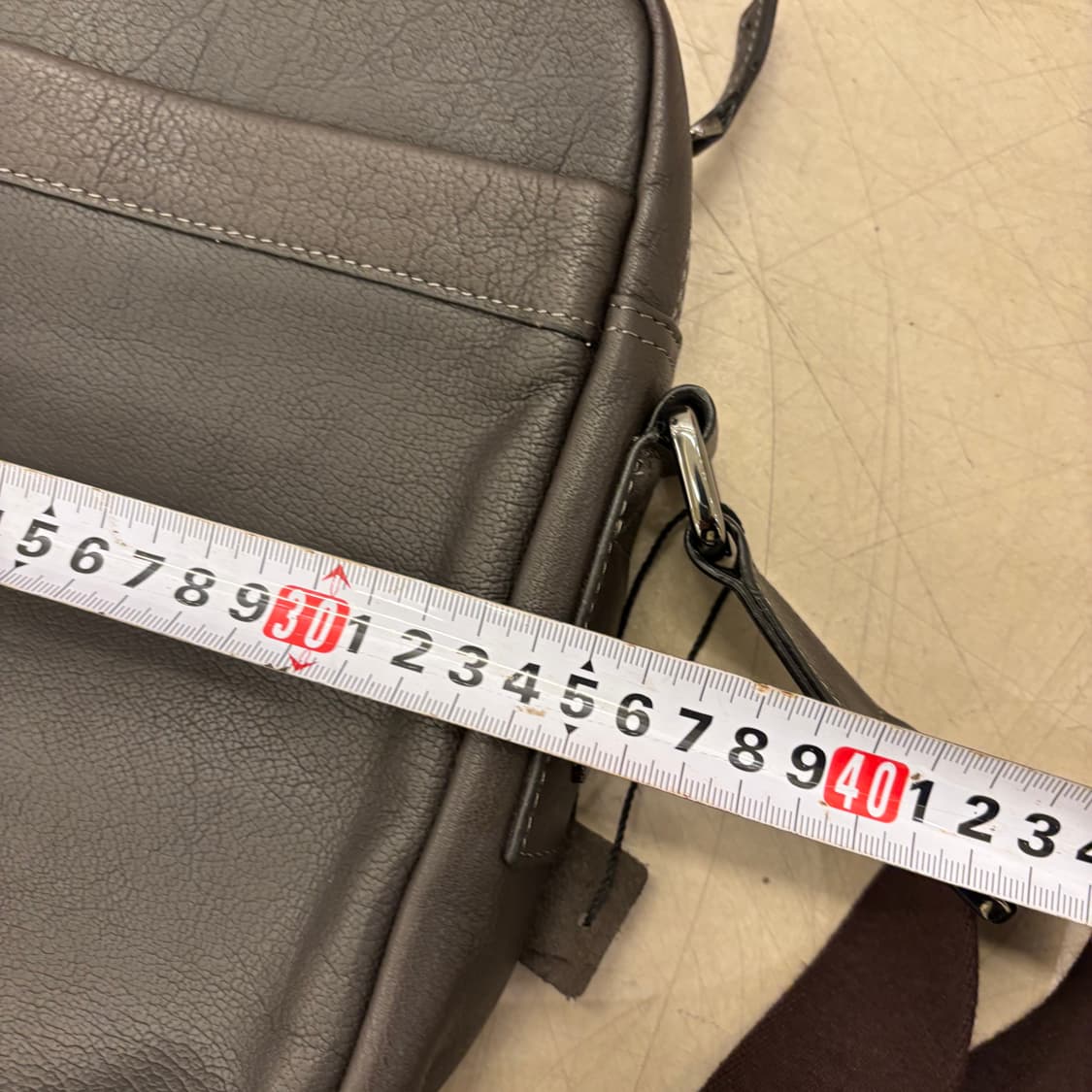 샘소나이트 레더 브라운 크로스백 상품이미지5