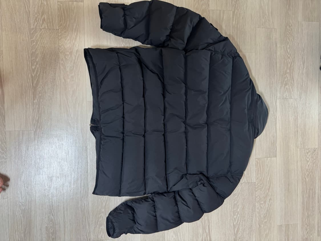 24FW XXL 블랙 스톤아일랜드 심리스 터널 패딩 상품이미지3