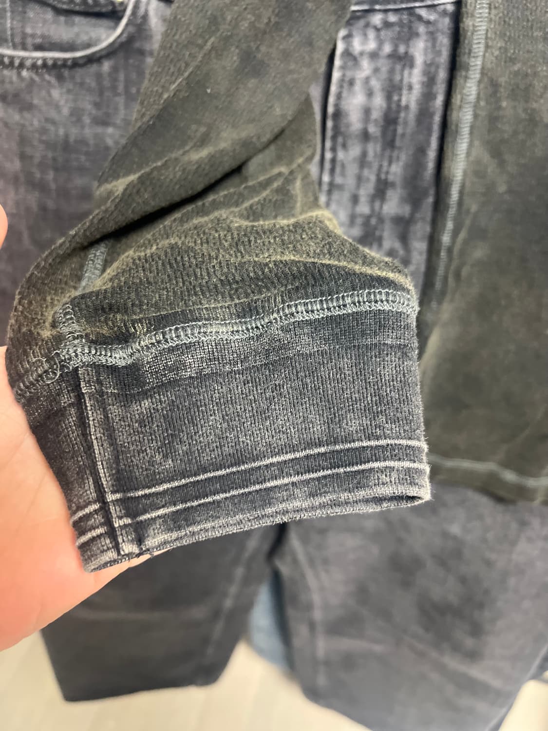 헤이스트 와플 니트 헨리 셔츠 빈티지 블랙(1사이즈) 상품이미지5